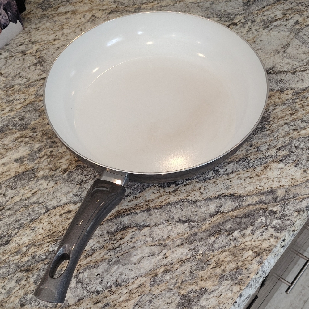Sleek Gray and White Non-Stick 12" Frying Pan
